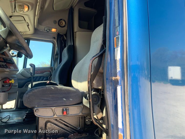 image for item LI9115 2007 Peterbilt 387  semi truck