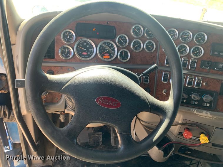 image for item LI9115 2007 Peterbilt 387  semi truck