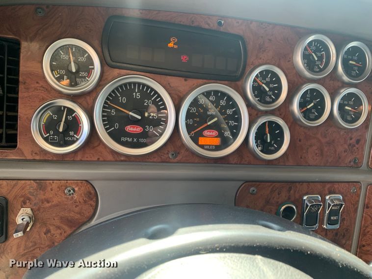 image for item LI9115 2007 Peterbilt 387  semi truck