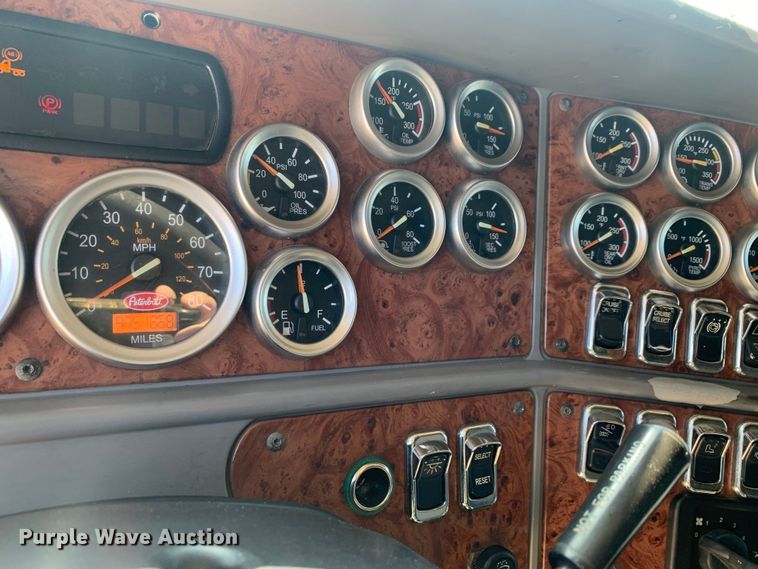 image for item LI9115 2007 Peterbilt 387  semi truck