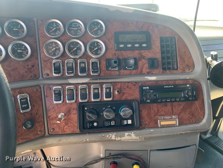 image for item LI9115 2007 Peterbilt 387  semi truck