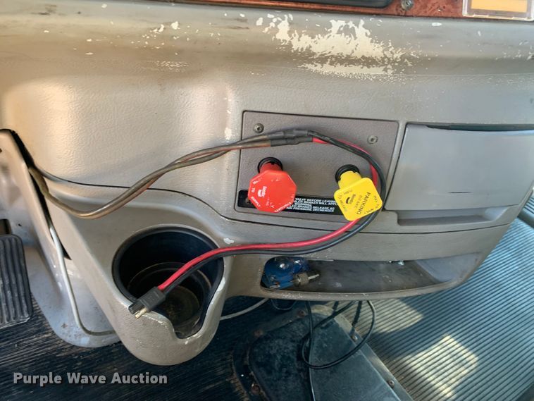 image for item LI9115 2007 Peterbilt 387  semi truck