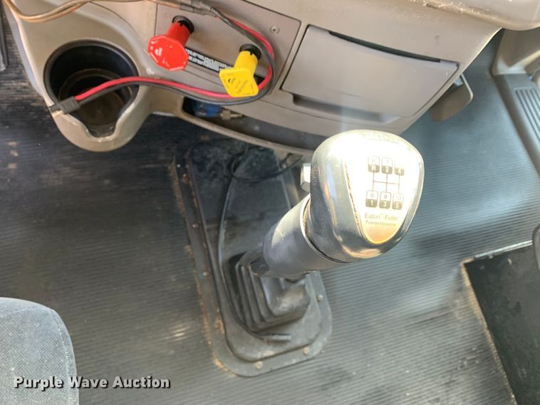 image for item LI9115 2007 Peterbilt 387  semi truck