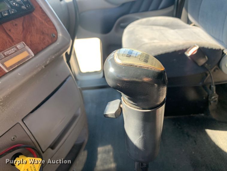 image for item LI9115 2007 Peterbilt 387  semi truck