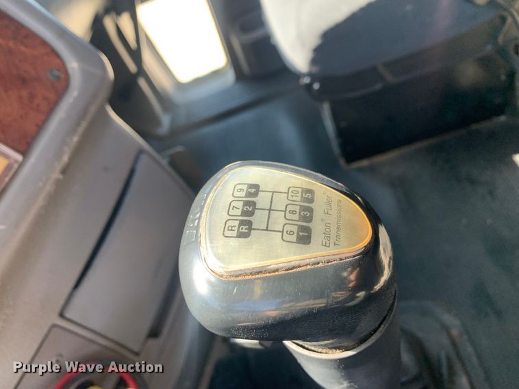 image for item LI9115 2007 Peterbilt 387  semi truck