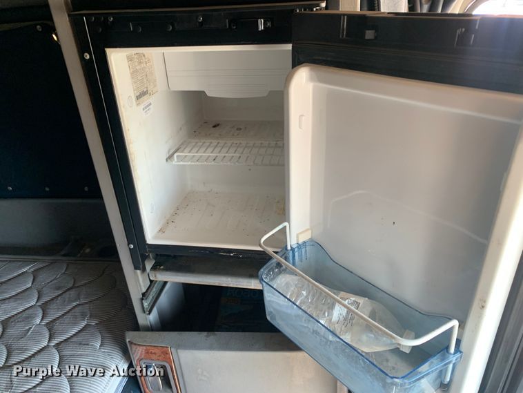 image for item LI9115 2007 Peterbilt 387  semi truck