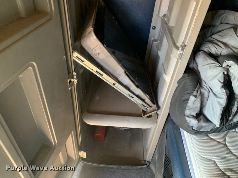 image for item LI9115 2007 Peterbilt 387  semi truck