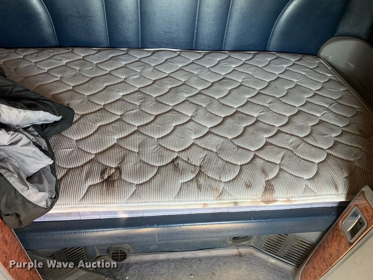 image for item LI9115 2007 Peterbilt 387  semi truck