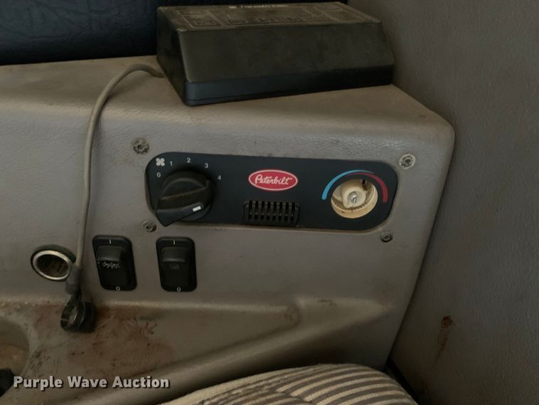 image for item LI9115 2007 Peterbilt 387  semi truck