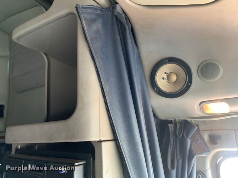 image for item LI9115 2007 Peterbilt 387  semi truck