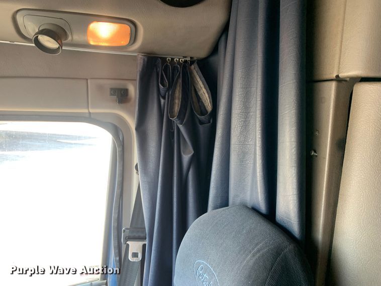 image for item LI9115 2007 Peterbilt 387  semi truck