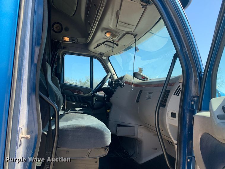 image for item LI9115 2007 Peterbilt 387  semi truck