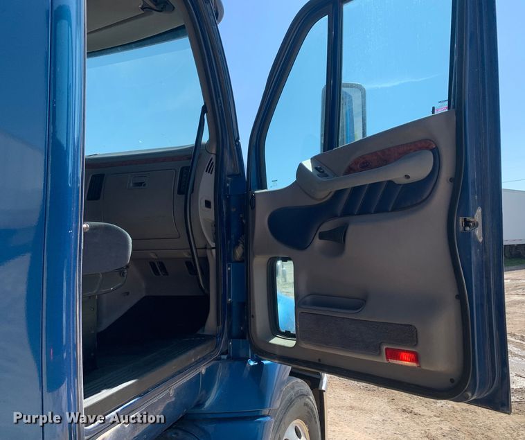 image for item LI9115 2007 Peterbilt 387  semi truck