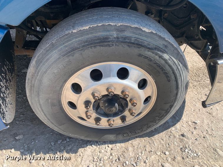 image for item LI9115 2007 Peterbilt 387  semi truck