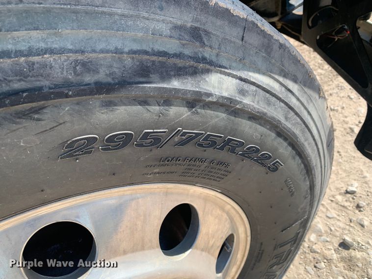 image for item LI9115 2007 Peterbilt 387  semi truck