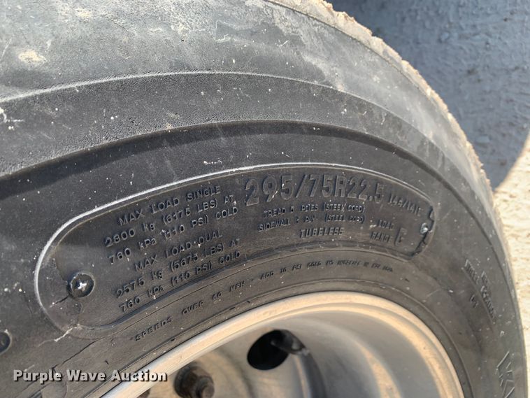 image for item LI9115 2007 Peterbilt 387  semi truck