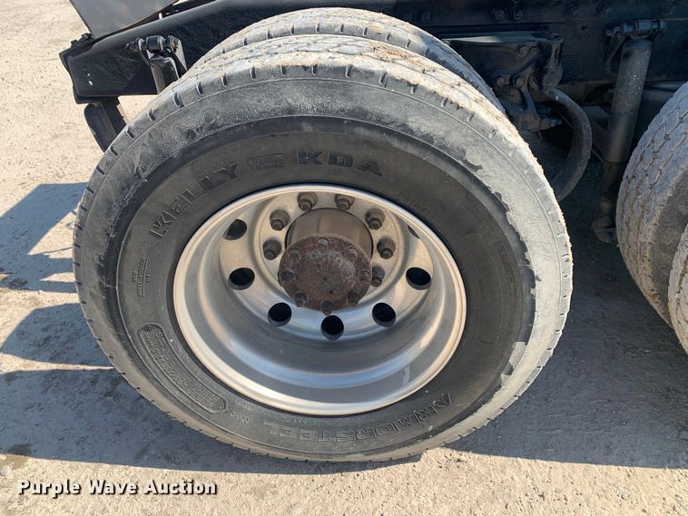 image for item LI9115 2007 Peterbilt 387  semi truck