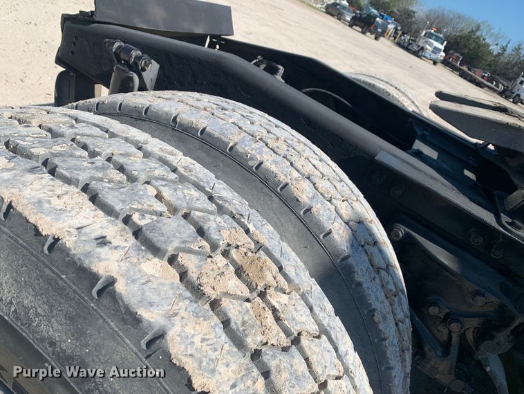 image for item LI9115 2007 Peterbilt 387  semi truck