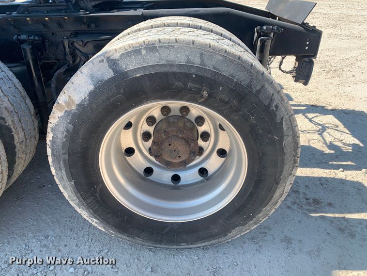 image for item LI9115 2007 Peterbilt 387  semi truck