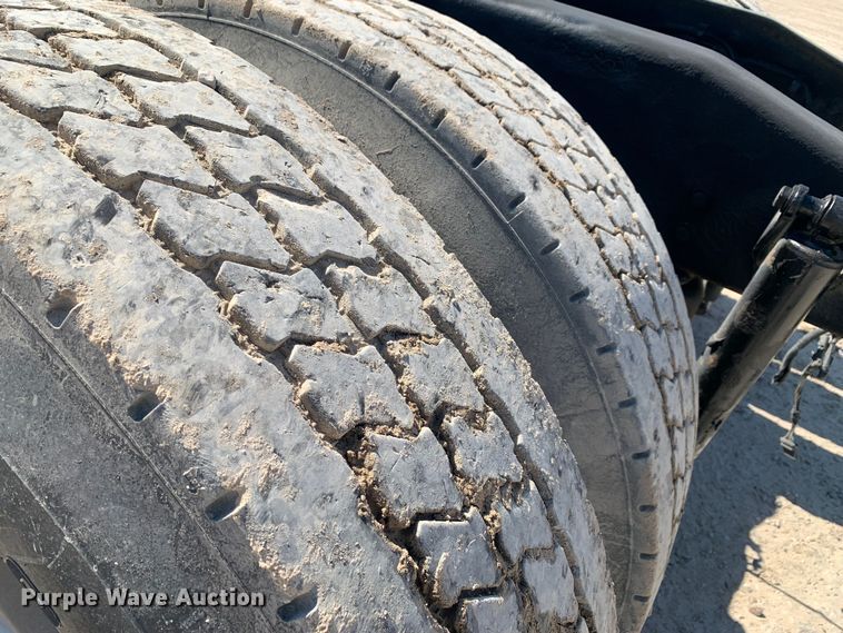 image for item LI9115 2007 Peterbilt 387  semi truck