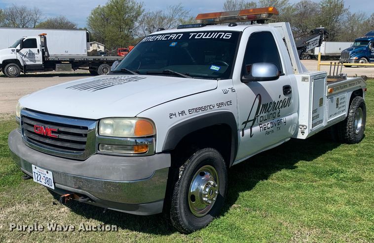 image for item LI9116 2002 GMC Sierra 3500  tow truck