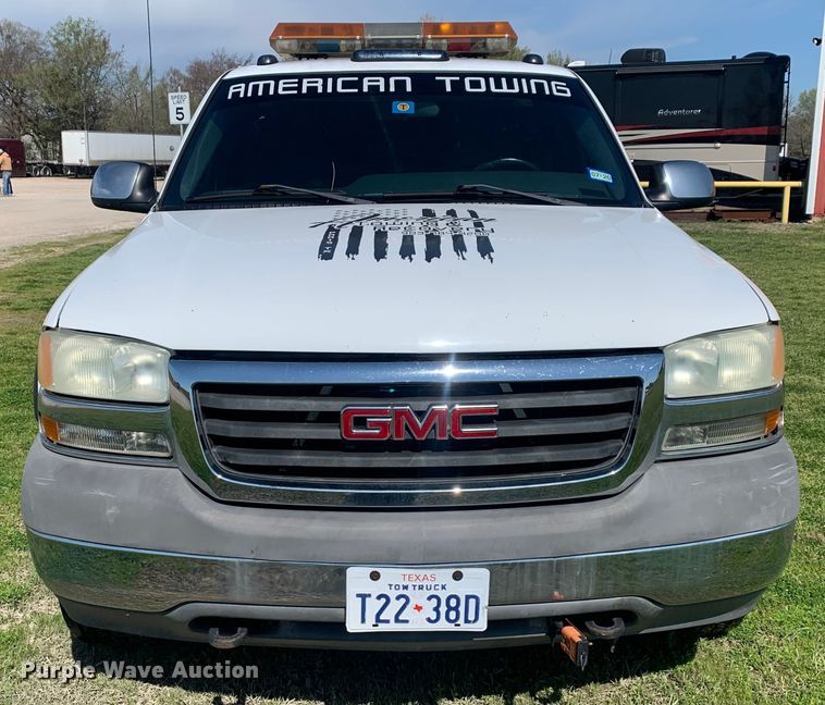 image for item LI9116 2002 GMC Sierra 3500  tow truck
