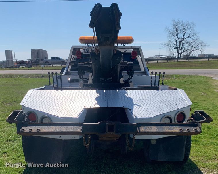 image for item LI9116 2002 GMC Sierra 3500  tow truck