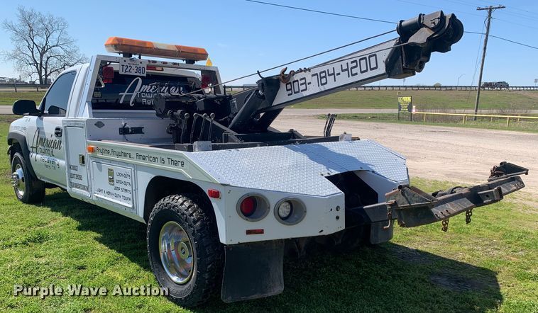 image for item LI9116 2002 GMC Sierra 3500  tow truck