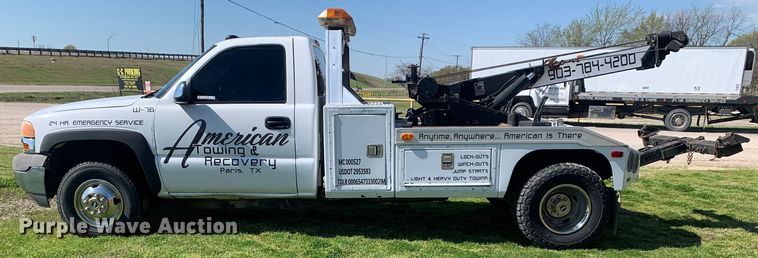 image for item LI9116 2002 GMC Sierra 3500  tow truck