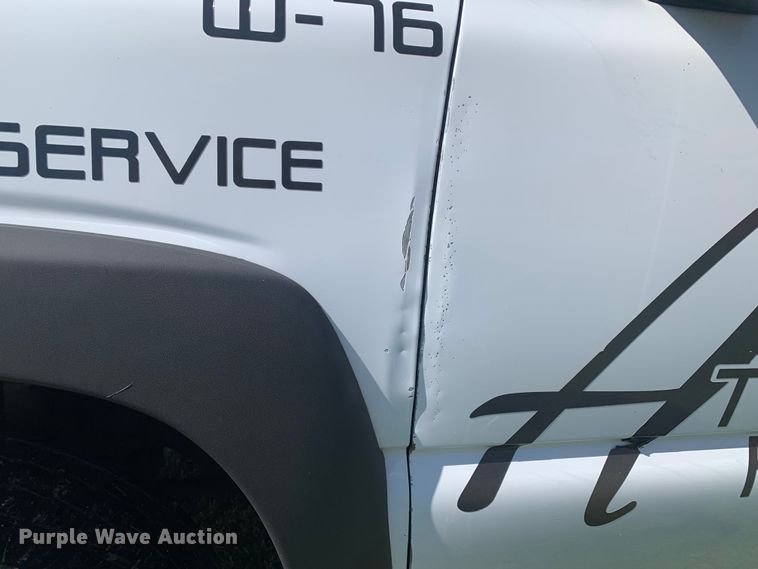 image for item LI9116 2002 GMC Sierra 3500  tow truck