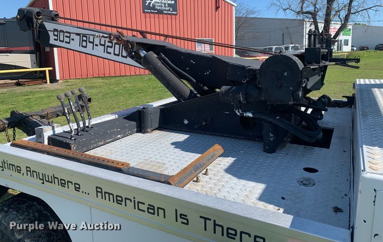 image for item LI9116 2002 GMC Sierra 3500  tow truck