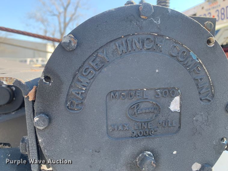 image for item LI9116 2002 GMC Sierra 3500  tow truck