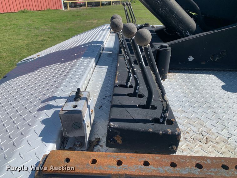 image for item LI9116 2002 GMC Sierra 3500  tow truck