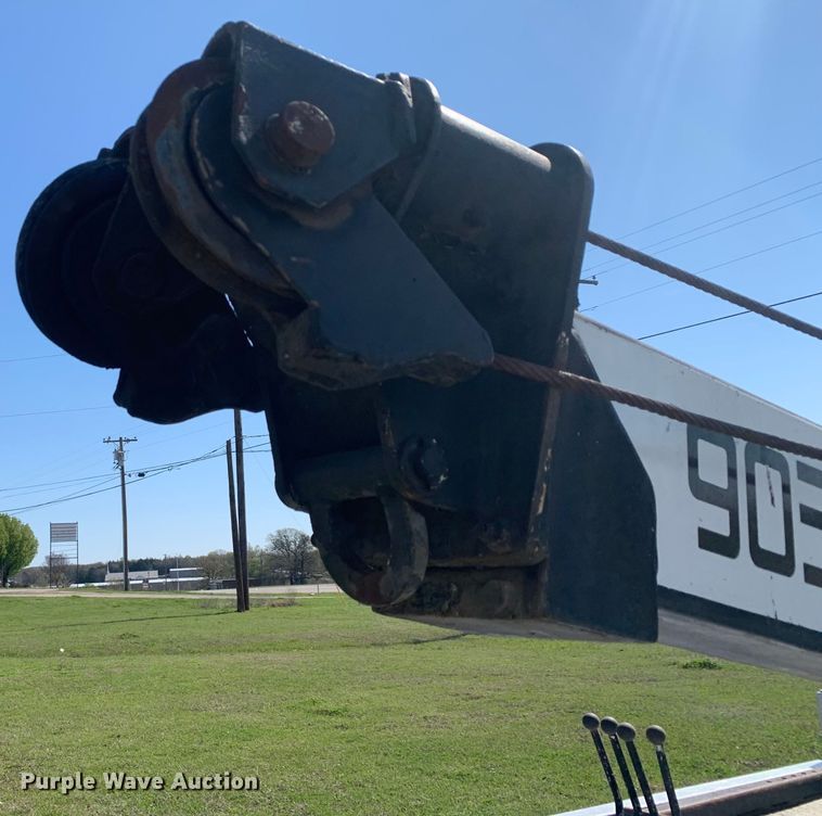 image for item LI9116 2002 GMC Sierra 3500  tow truck