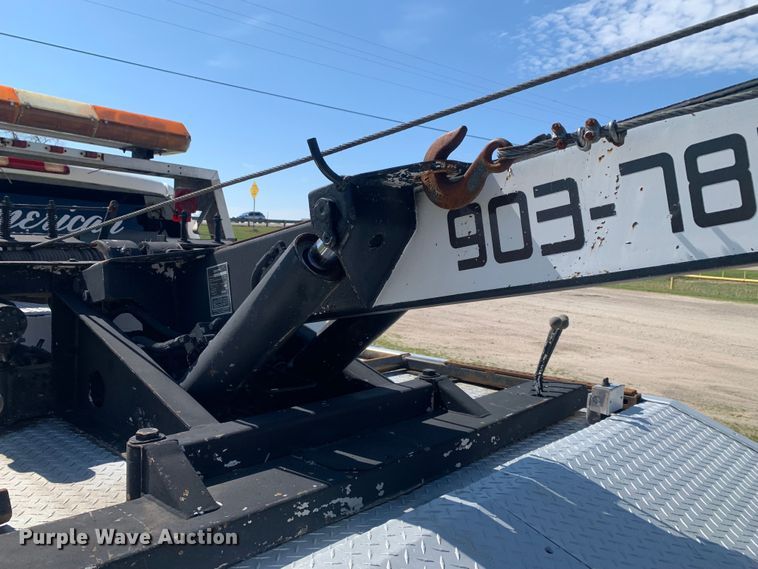 image for item LI9116 2002 GMC Sierra 3500  tow truck