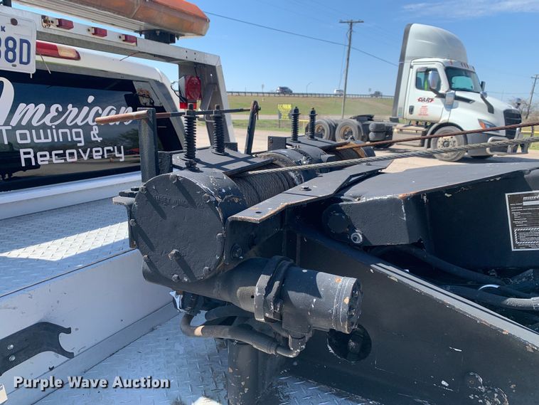 image for item LI9116 2002 GMC Sierra 3500  tow truck