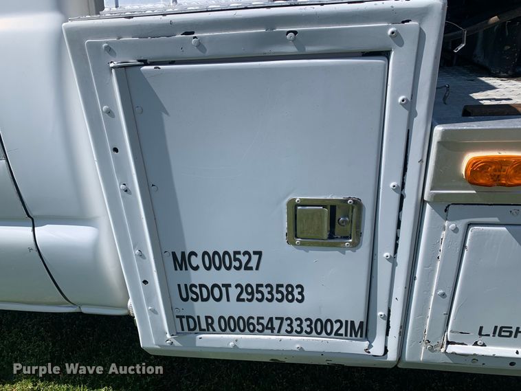 image for item LI9116 2002 GMC Sierra 3500  tow truck