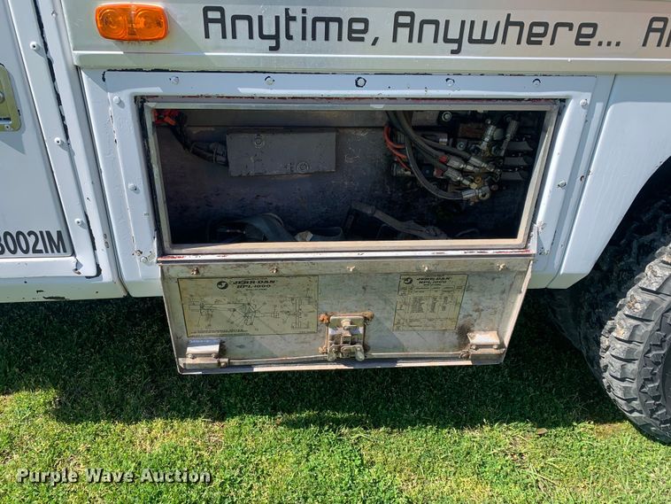 image for item LI9116 2002 GMC Sierra 3500  tow truck