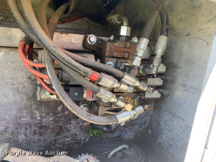 image for item LI9116 2002 GMC Sierra 3500  tow truck