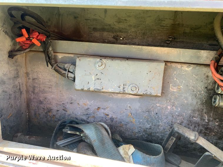 image for item LI9116 2002 GMC Sierra 3500  tow truck