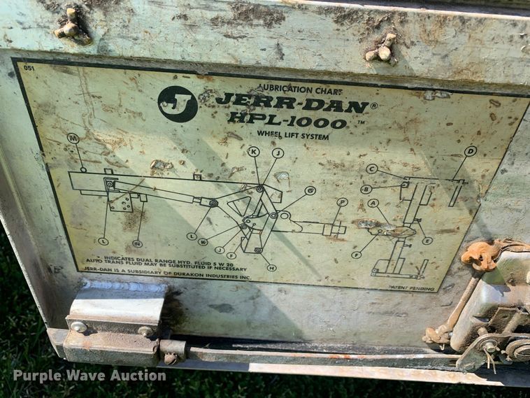 image for item LI9116 2002 GMC Sierra 3500  tow truck