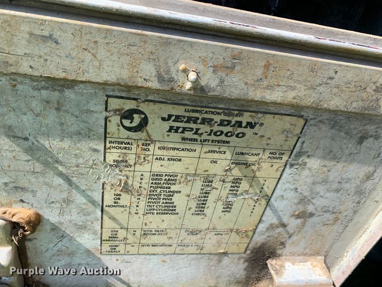 image for item LI9116 2002 GMC Sierra 3500  tow truck