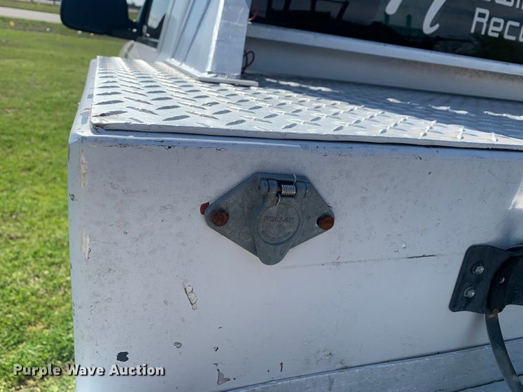 image for item LI9116 2002 GMC Sierra 3500  tow truck