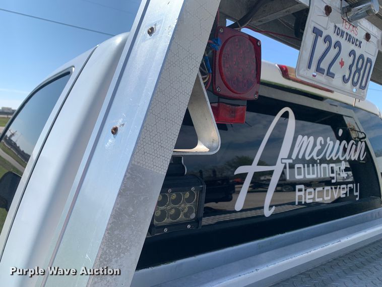 image for item LI9116 2002 GMC Sierra 3500  tow truck