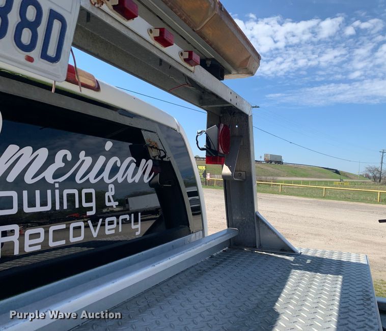 image for item LI9116 2002 GMC Sierra 3500  tow truck