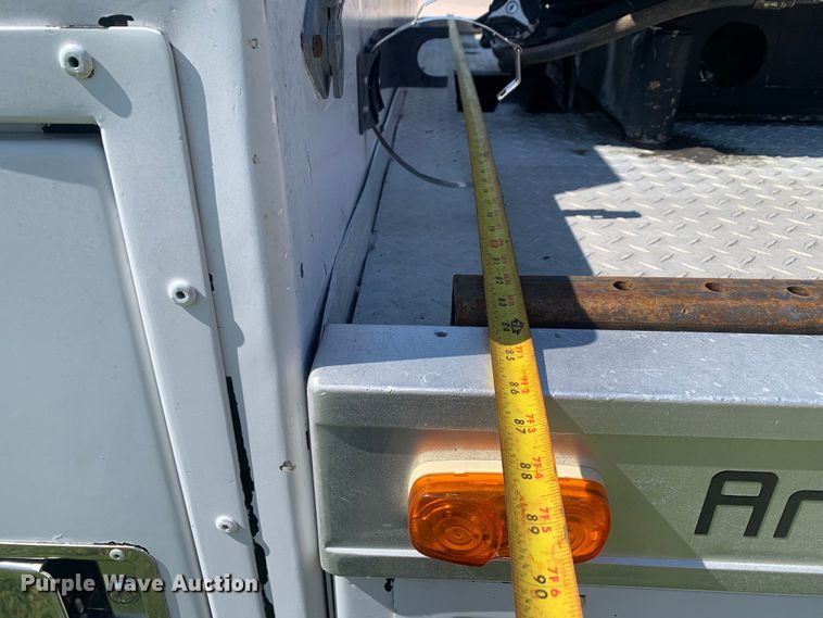 image for item LI9116 2002 GMC Sierra 3500  tow truck