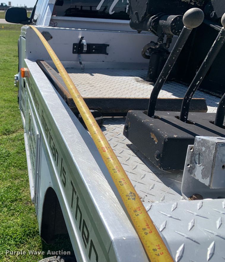 image for item LI9116 2002 GMC Sierra 3500  tow truck