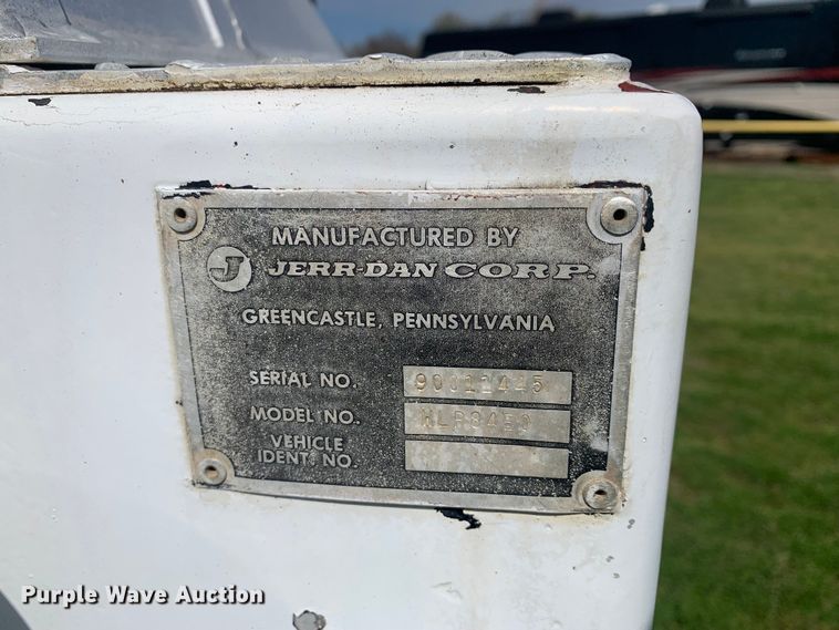 image for item LI9116 2002 GMC Sierra 3500  tow truck