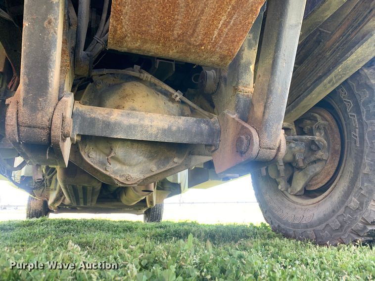 image for item LI9116 2002 GMC Sierra 3500  tow truck