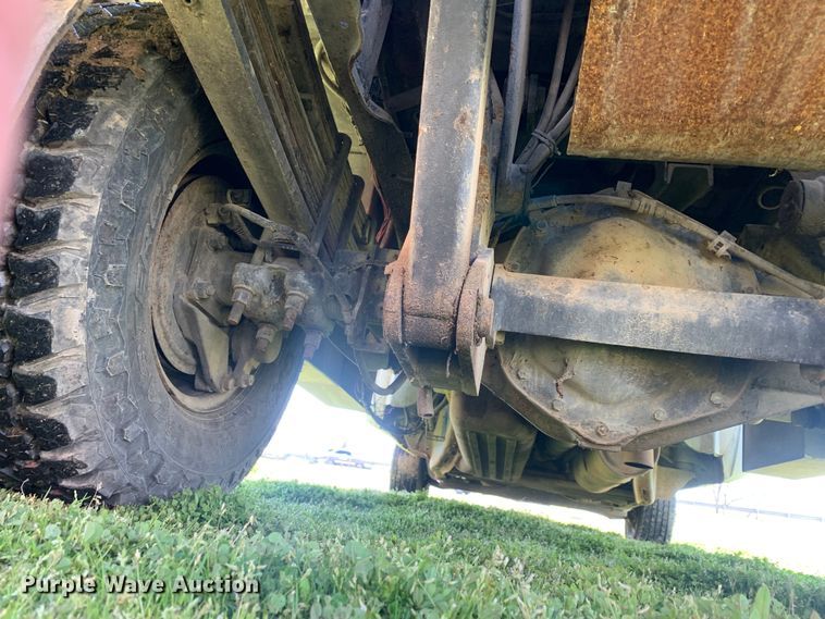 image for item LI9116 2002 GMC Sierra 3500  tow truck